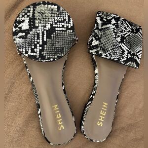 *New W/O Tags* SHEIN Square Circle Animal Print Flat Sandals, Sz 39